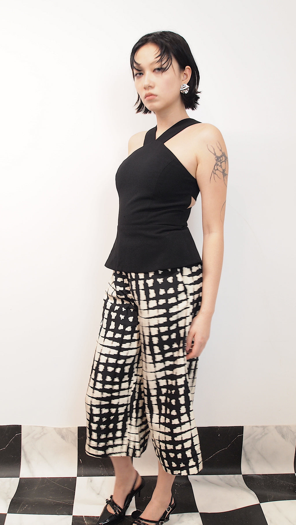 V-cross Halter Strap Top